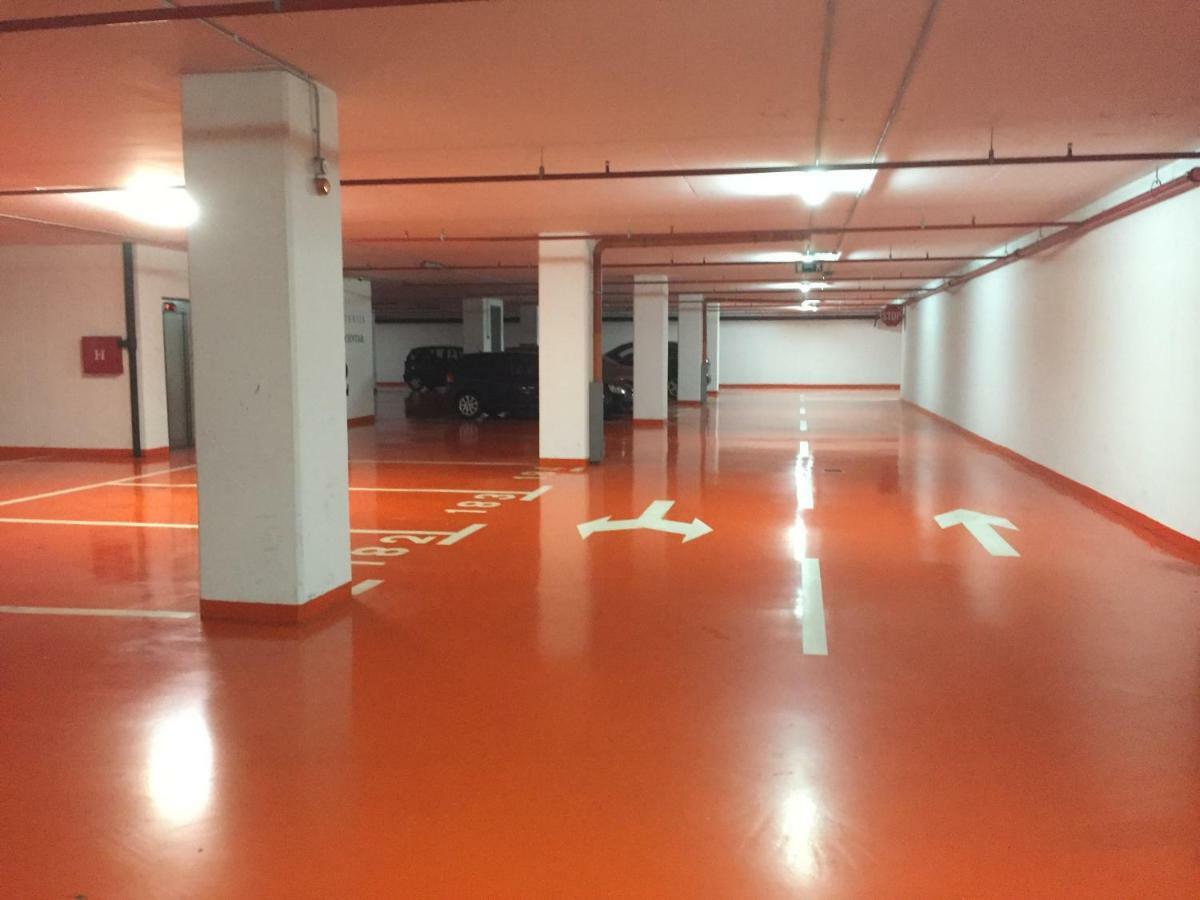 Nova Galerija Studio Ema I Apartman Anita- Parking In Garage Zagreb Exterior foto